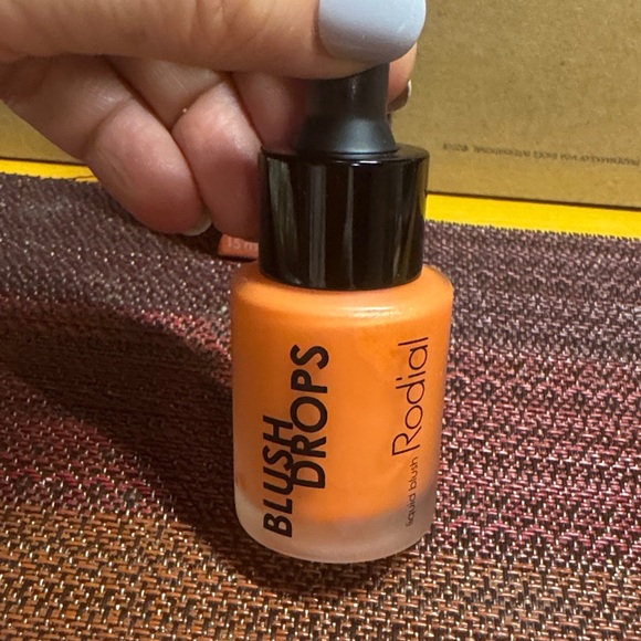 Rodial Blush Drops in Apricot Sorbet - Picture 2 of 3